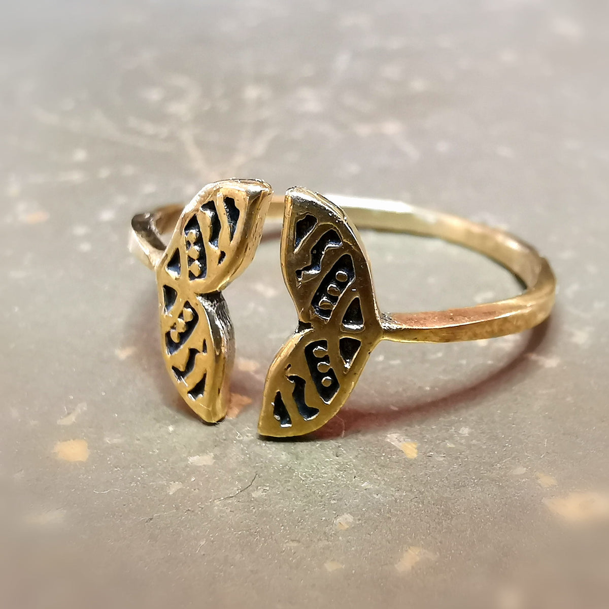Walflossen Ring Gold – Freiheit, Vertrauen & die Kraft des Meeres