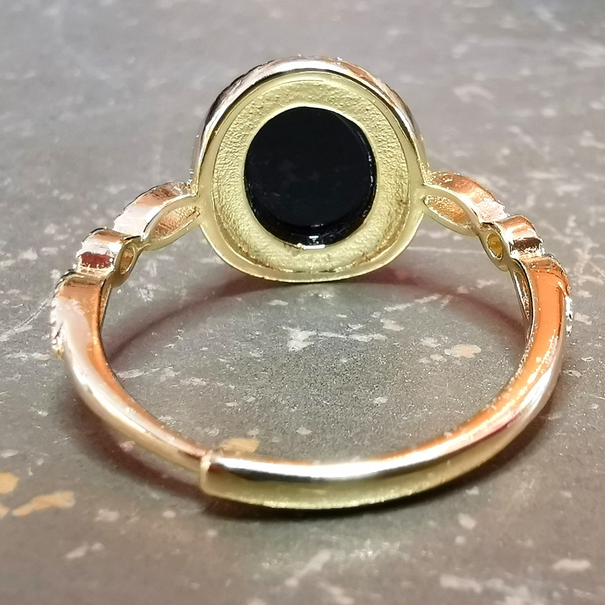 Onyx Infinity Edelstein Gold Ring – Schutz, Stärke & innere Balance