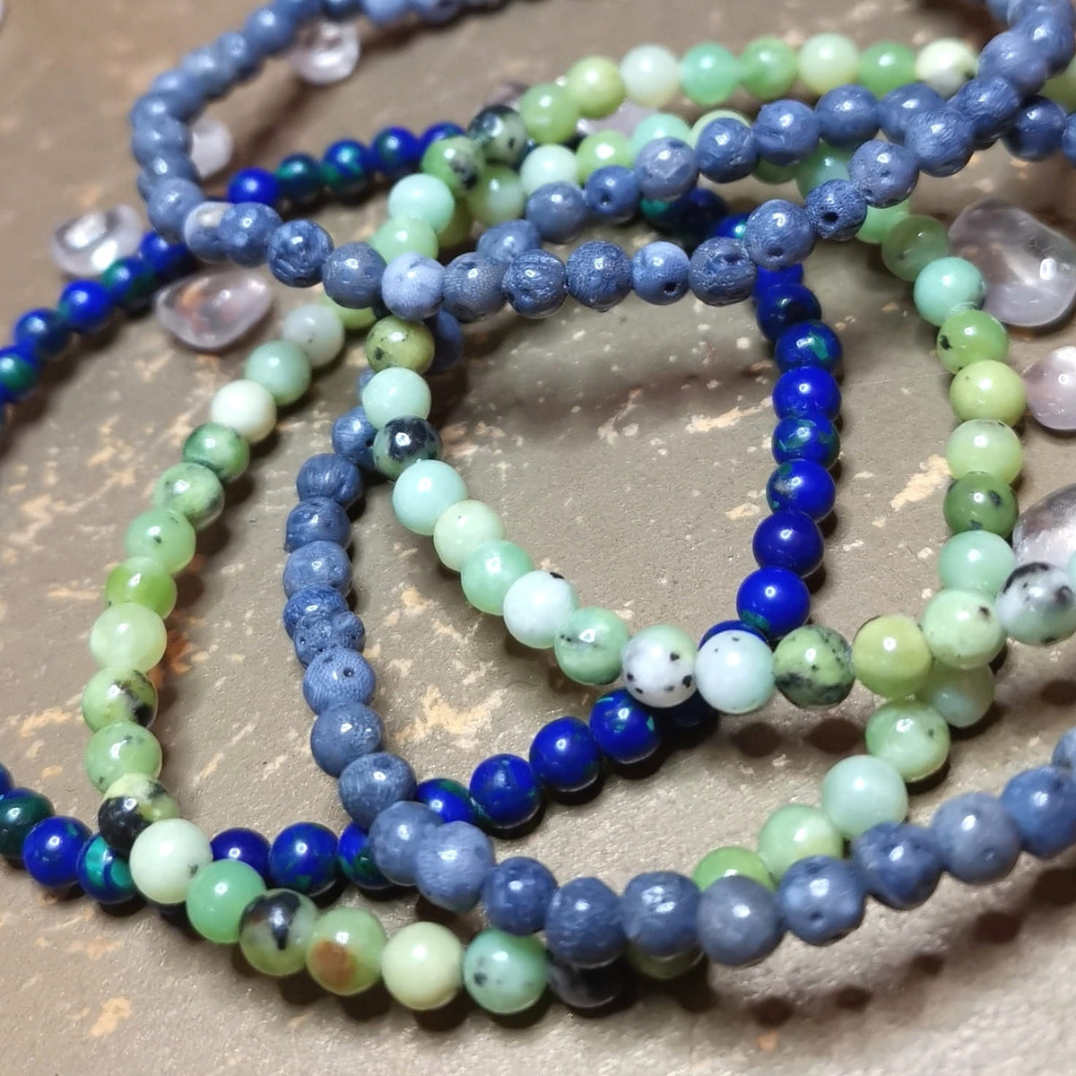 Blaue Koralle Edelstein Karma Armband 4 mm – Yoga Reiki Schmuck Harmonie & innere Stärke