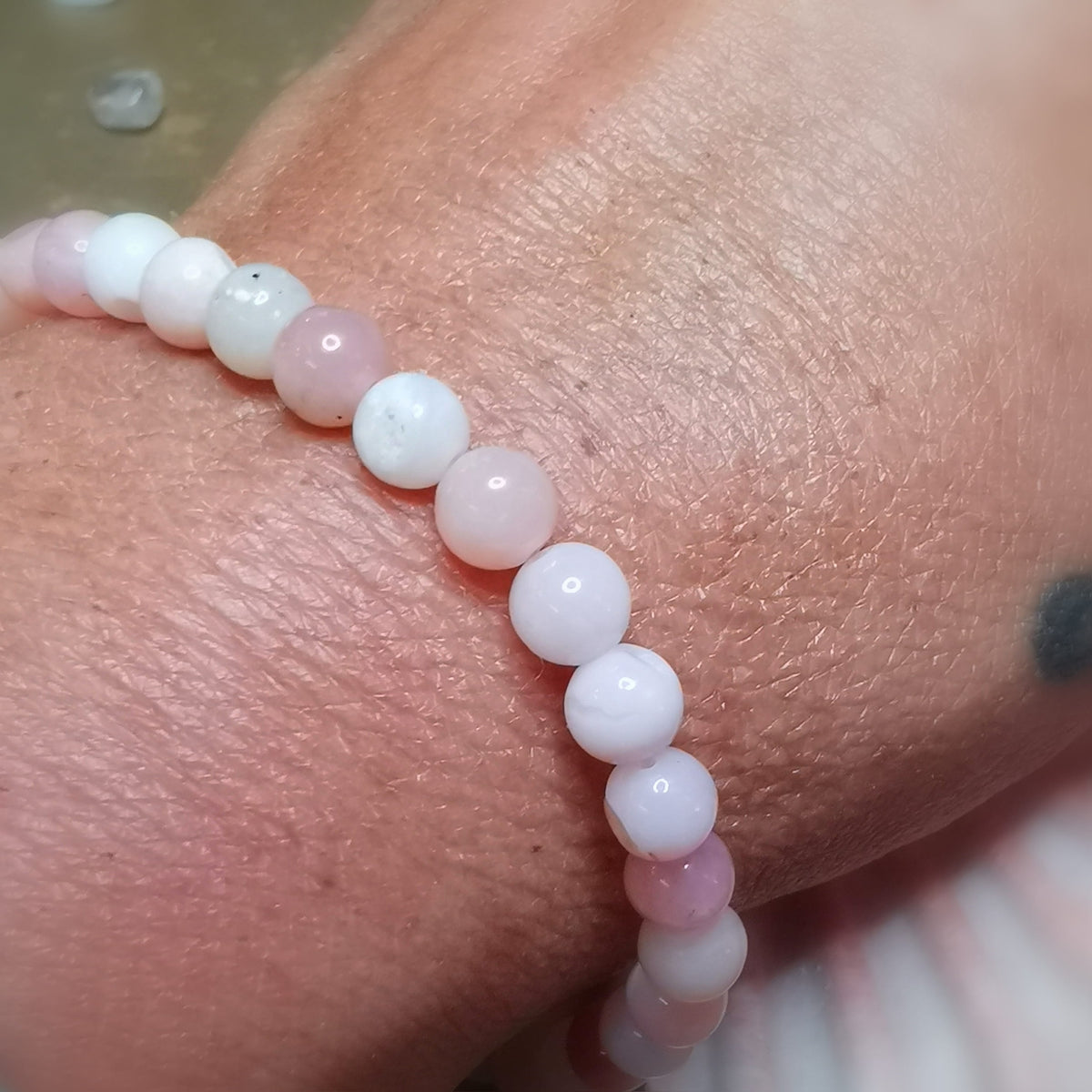 Rosa Opal Edelstein Karma Armband 6 mm – Liebe & Herzensenergie