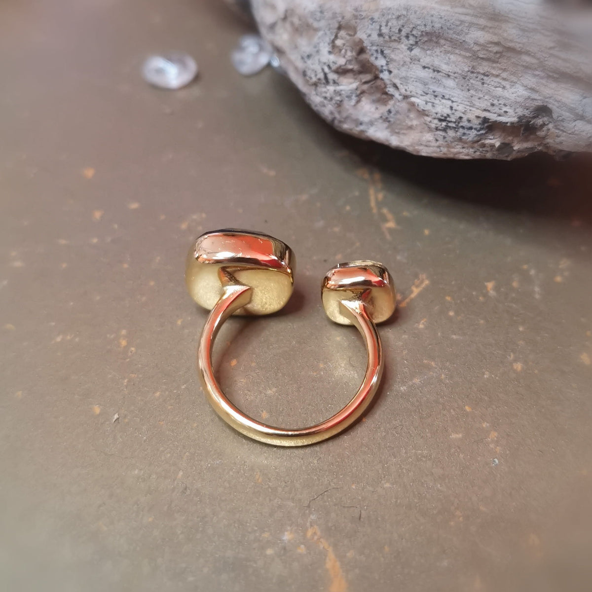 Gold Edelstahl Ring mit Kristallen Ton in Ton – Balance, Selbstbewusstsein & Lebensfreude