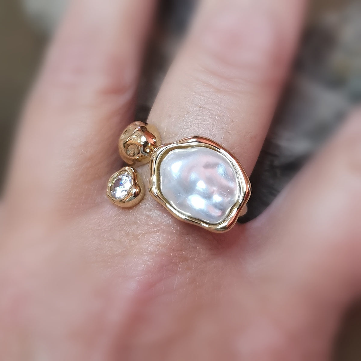 Gold Edelstahl Ring mit Perlmutt & Kristall – Selbstliebe, Harmonie & Vertrauen
