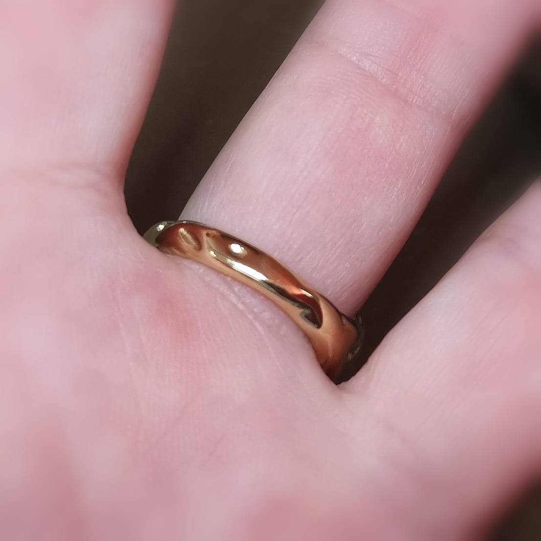 Gold Edelstahl Ring mit Perlmutt & Kristall – Selbstliebe, Harmonie & Vertrauen