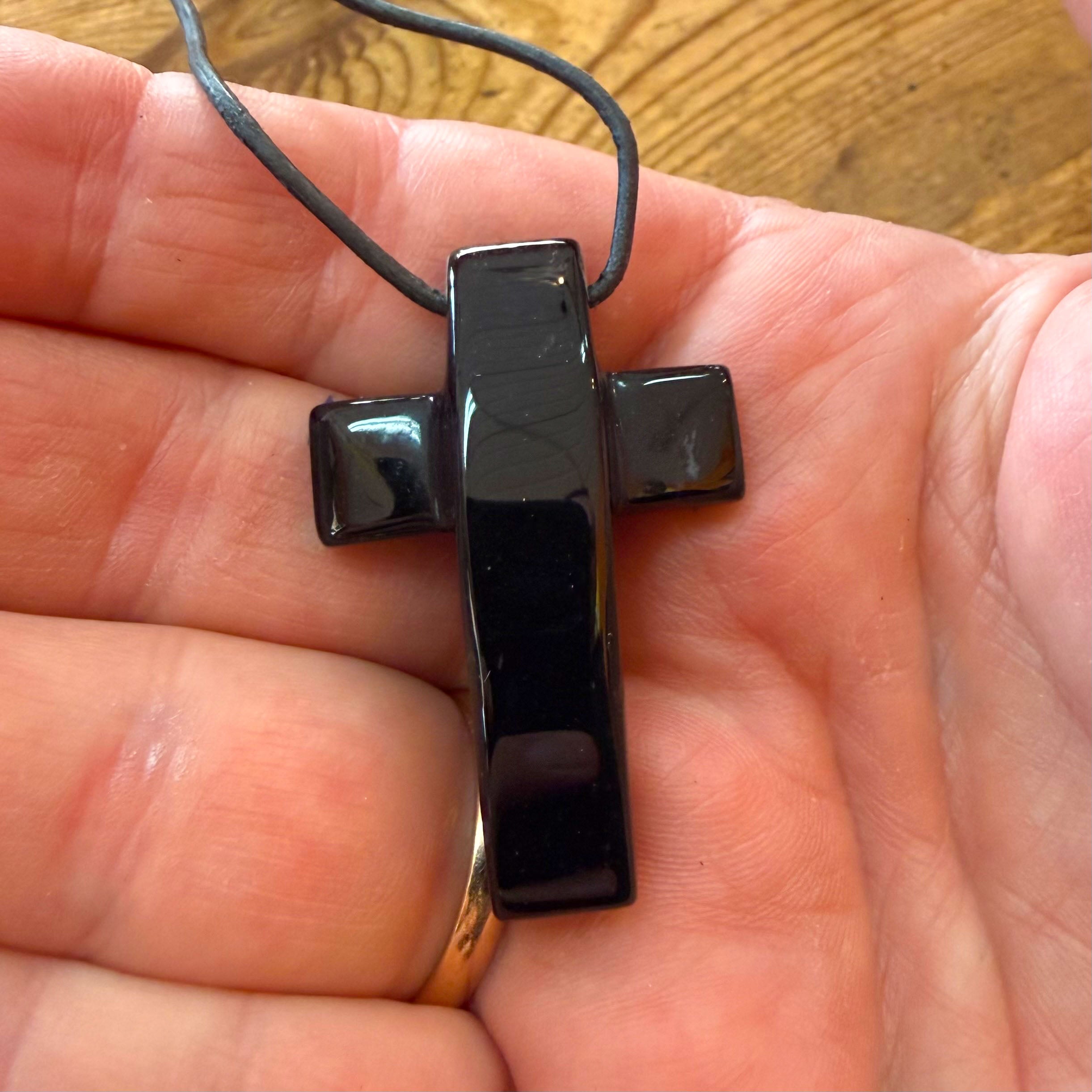 Onyx Edelstein Kreuz Kette – geweiht für Schutz, Stärke & Vertrauen