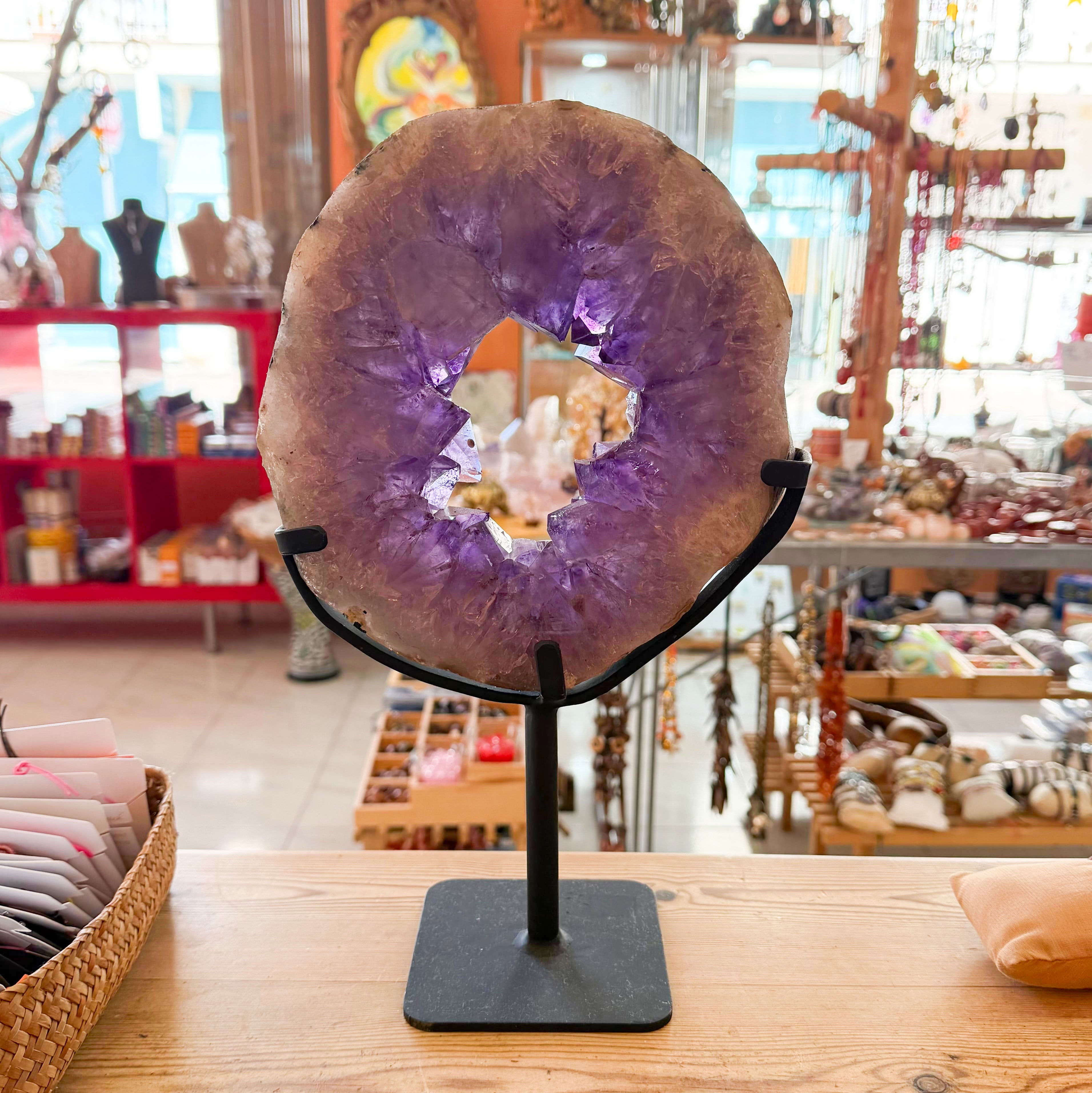 Amethyst Edelstein Drusenscheibe mit Ständer – Klarheit, Ruhe & Spiritualität