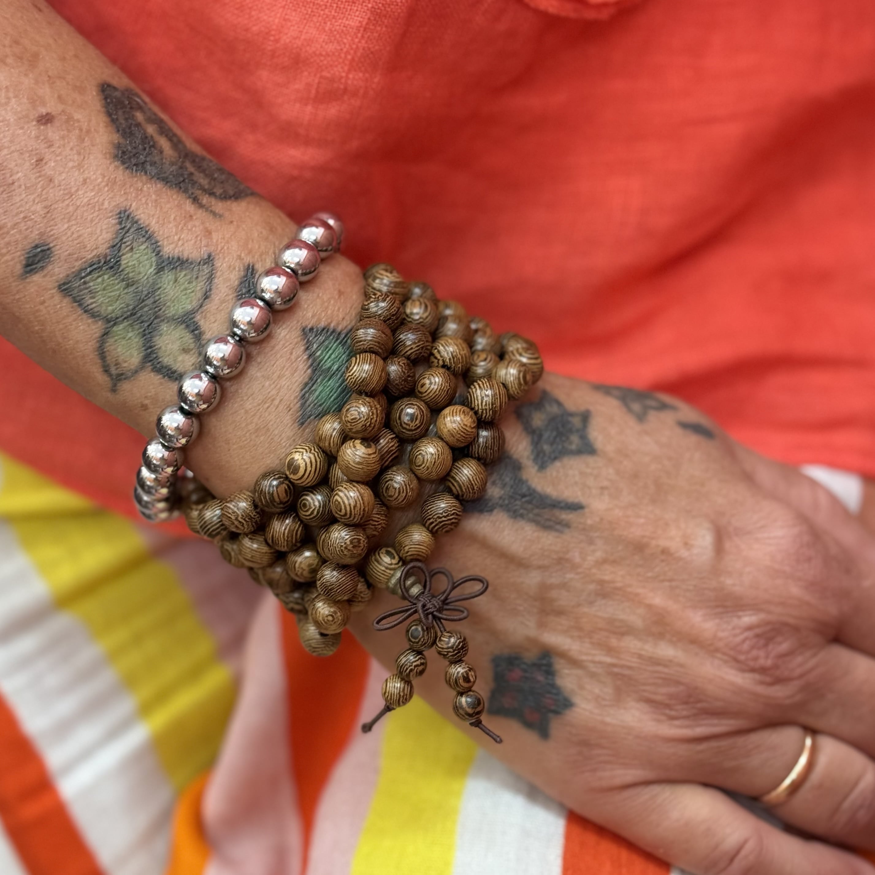 Japanisches Holz Mala Gebetskette elastisch, gemasert – 108 Perlen für innere Ruhe & Achtsamkeit
