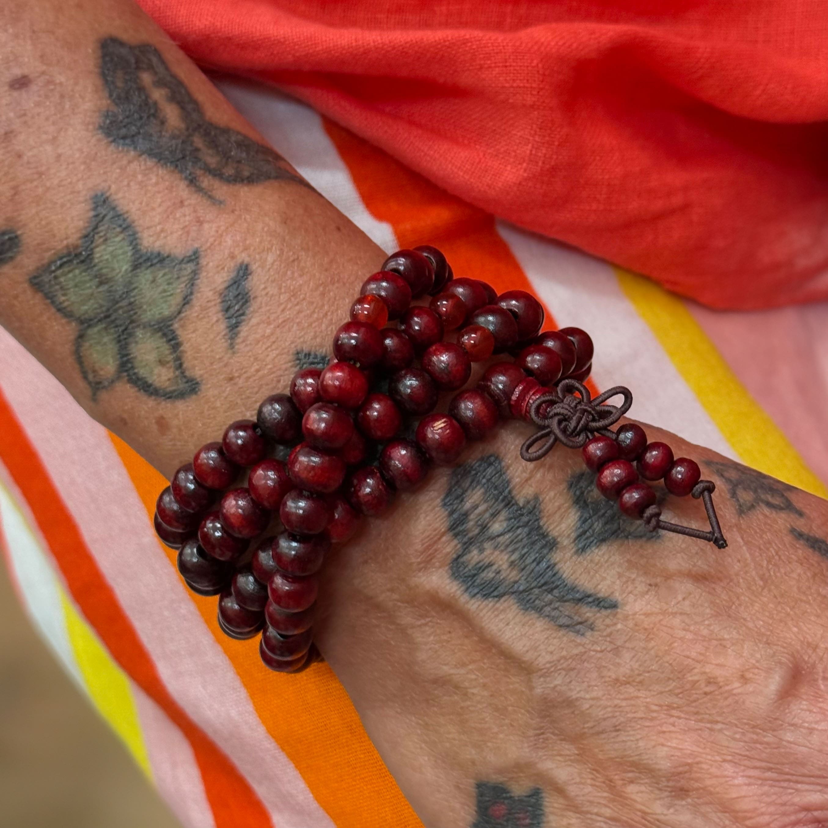 Japanisches Holz Mala Gebetskette 108 Perlen Rot - für innere Ruhe, Frieden in der Stille & Kraft