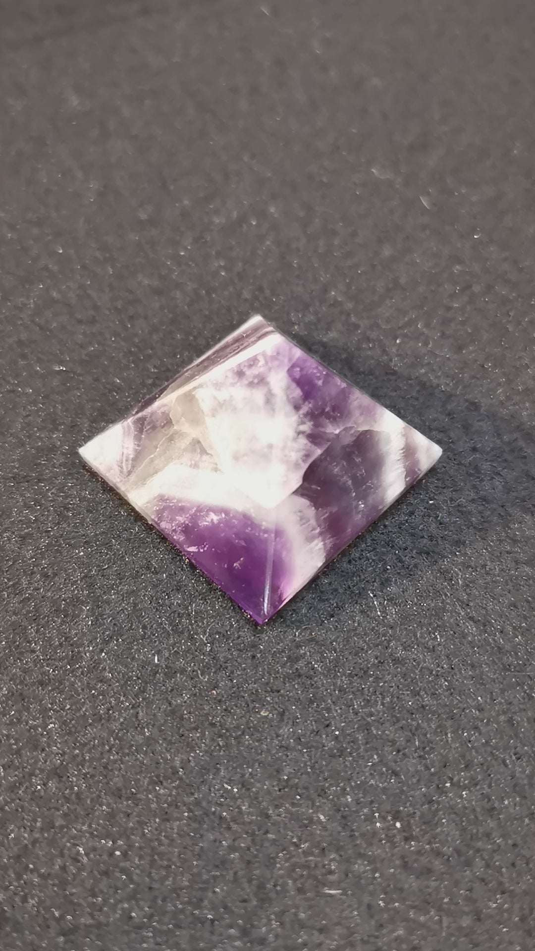 Amethyst Edelstein Pyramide, Gesundheit für Körper, Geist und Seele - Harmonie