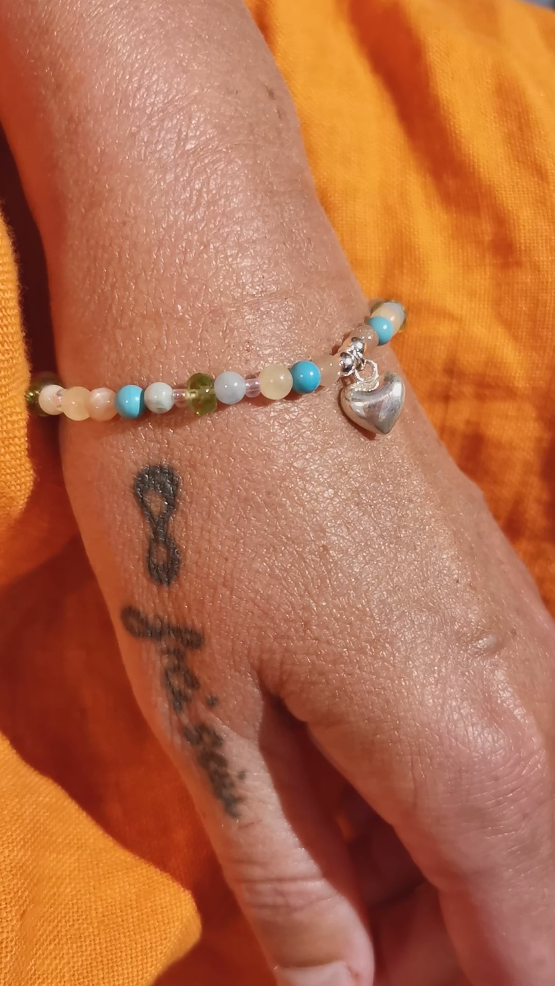 geweihtes Edelstein Mix Karma Armband, Glücksarmbändchen: Olivin, Sonnenstein, Aquamarin, Orangencalcit, Tibet Türkis, Licht und Liebe