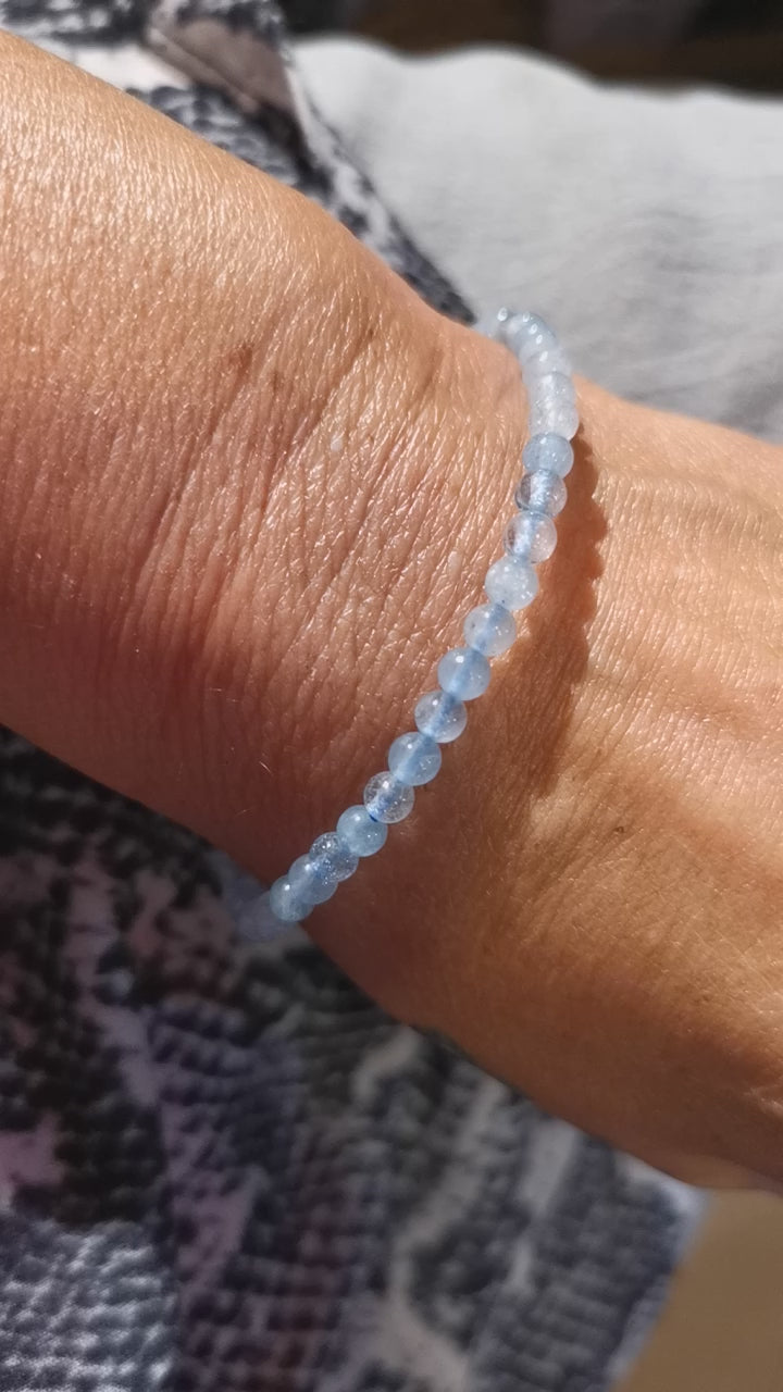 Aquamarin Beryll Edelstein Armband AA Heilstein Qualität, blau 4 mm, geweiht - das Leben lieben