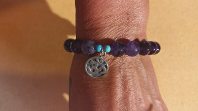 Amethyst OM Symbol Amulett Edelstein Karma Armband, geweiht, göttliche Liebe, mit Tibet Türkis