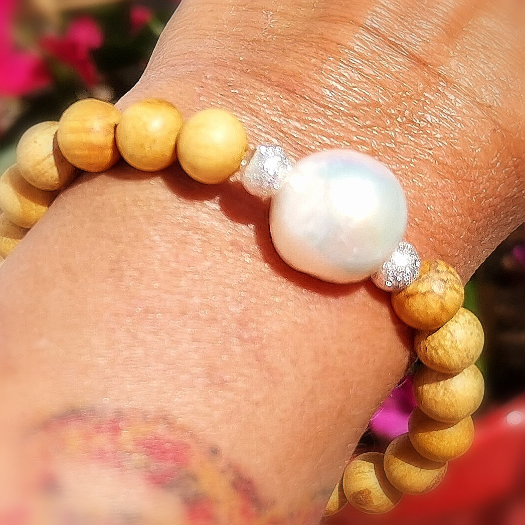 Chakra Karma Armband Palo Santo, heiliges Holz mit Perle, Schönheit des Lebens, samaki mallorca 