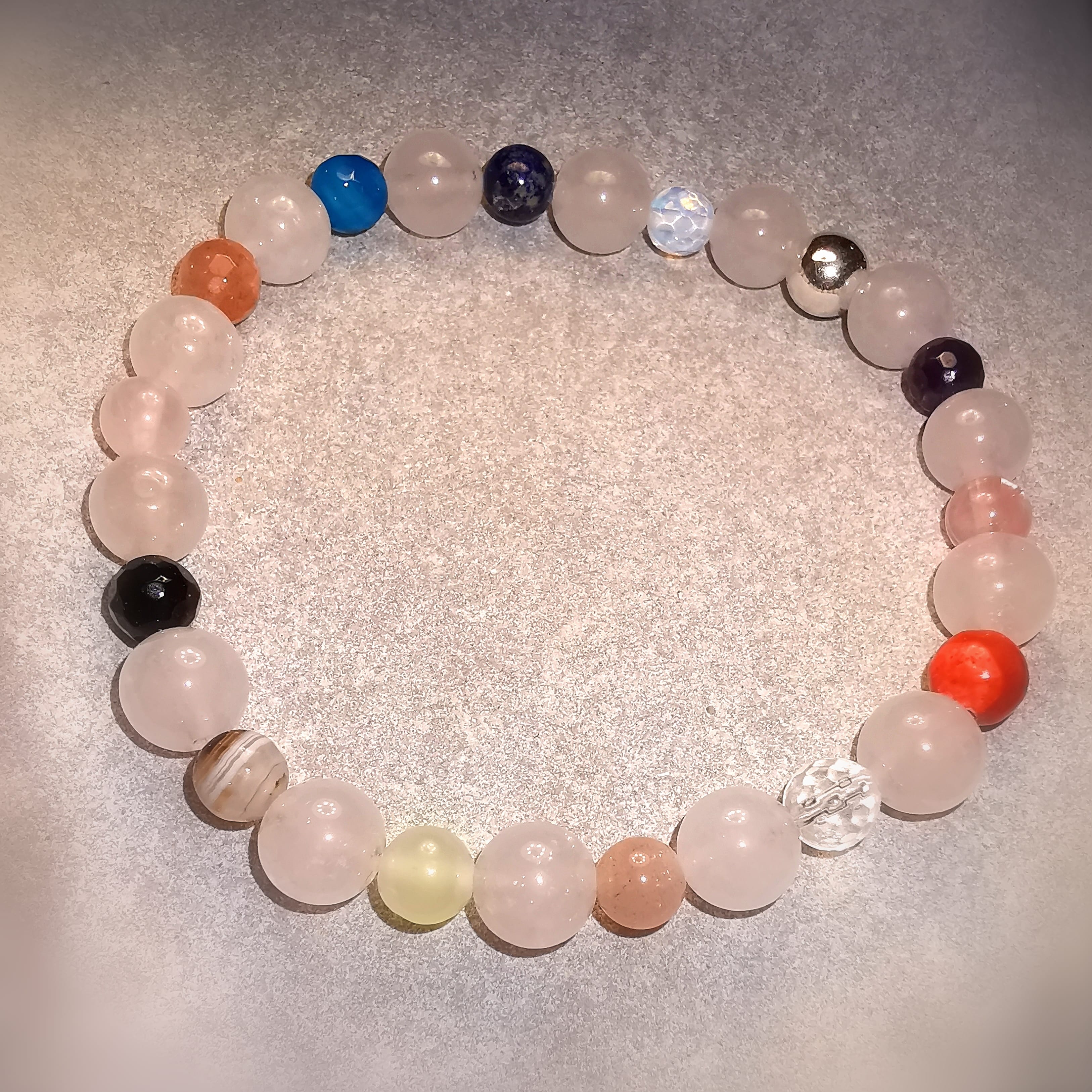 Friedensachat weißer Achat Edelstein und bunte Chakra Heilsteine, Aura Energie Karma Armband, Vielfalt, samaki