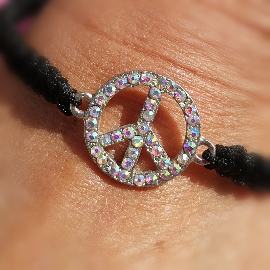 Frieden - Licht und Liebe, Peace Karma Armband, Symbol Energie Schmuck, Edelstein Makramee Strass, samaki
