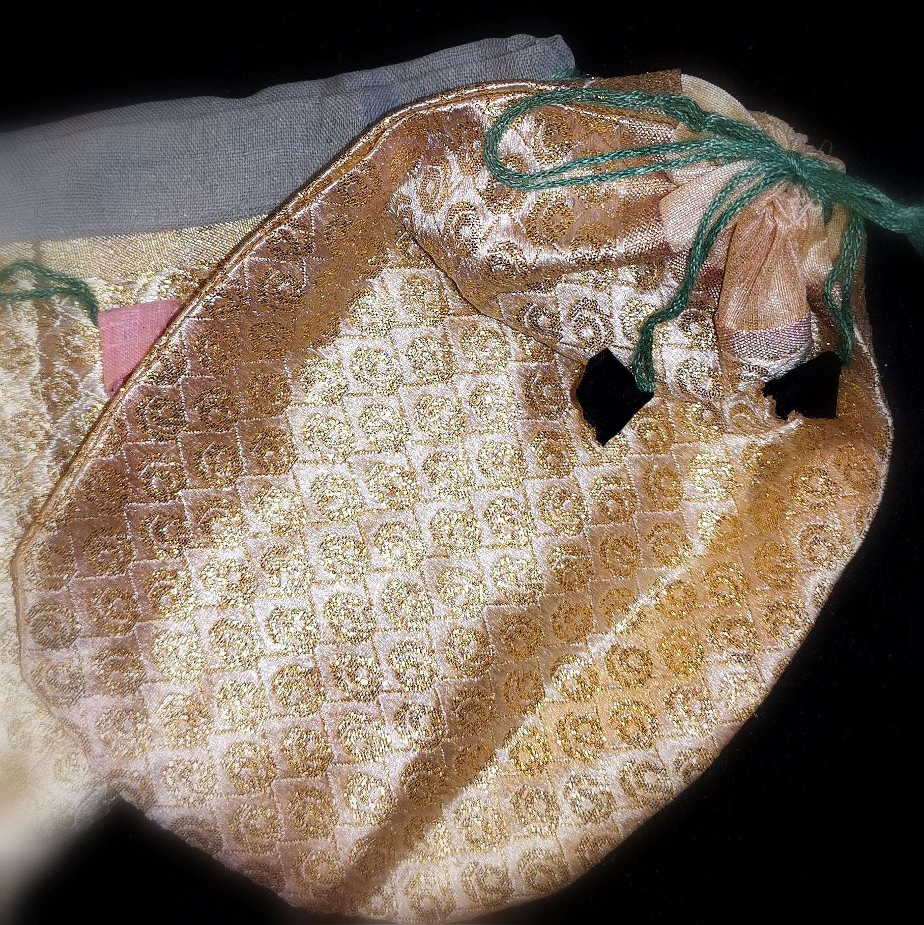 indische Brokat Tasche 14 x 20 cm, Handarbeit: Seide, Schiffon, Baumwolle, Kunstseide - Lebensfreude, samaki