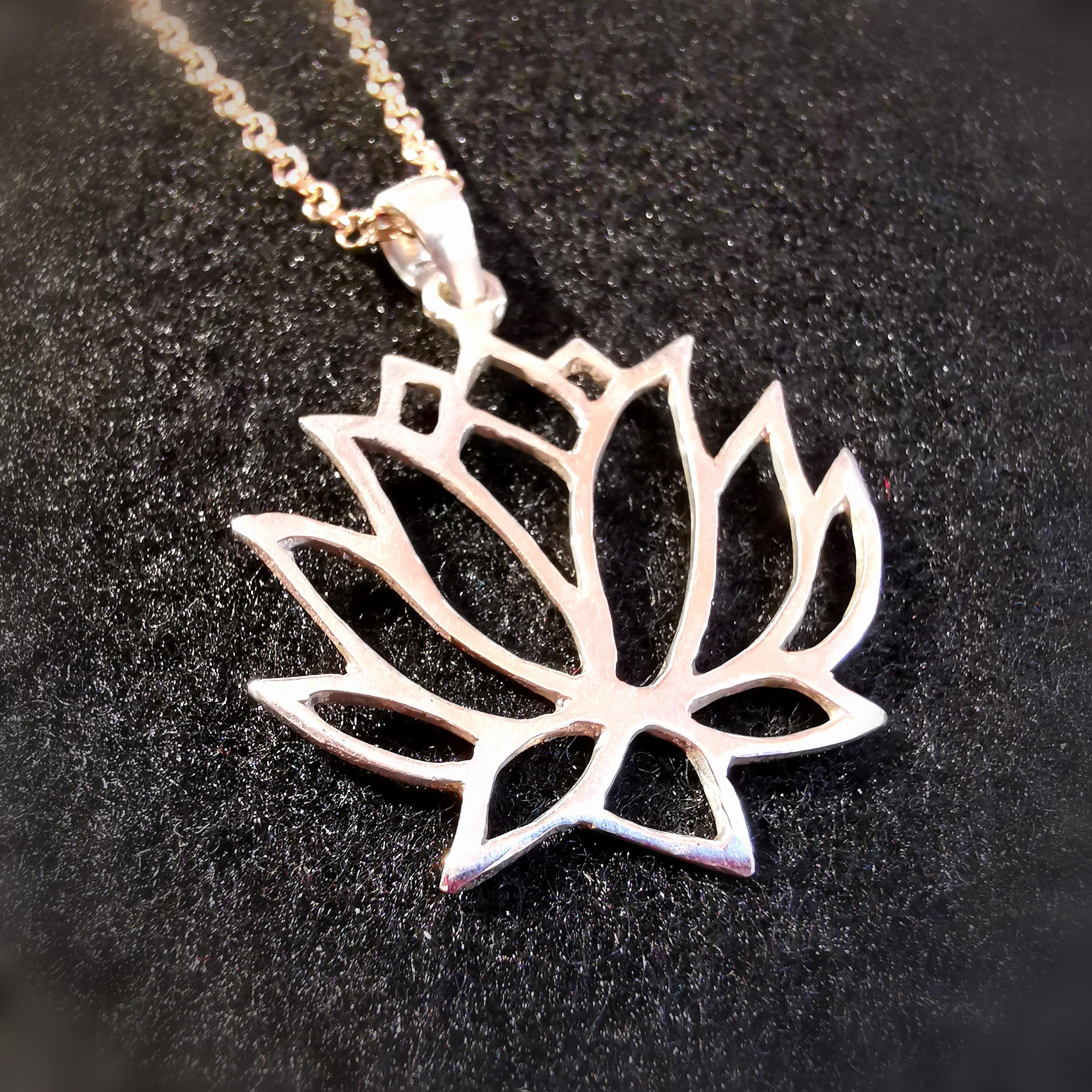 Design Amulett Lotus Blütezeit Karma Kette Sterlingsilber, geweiht, Seelenkraft