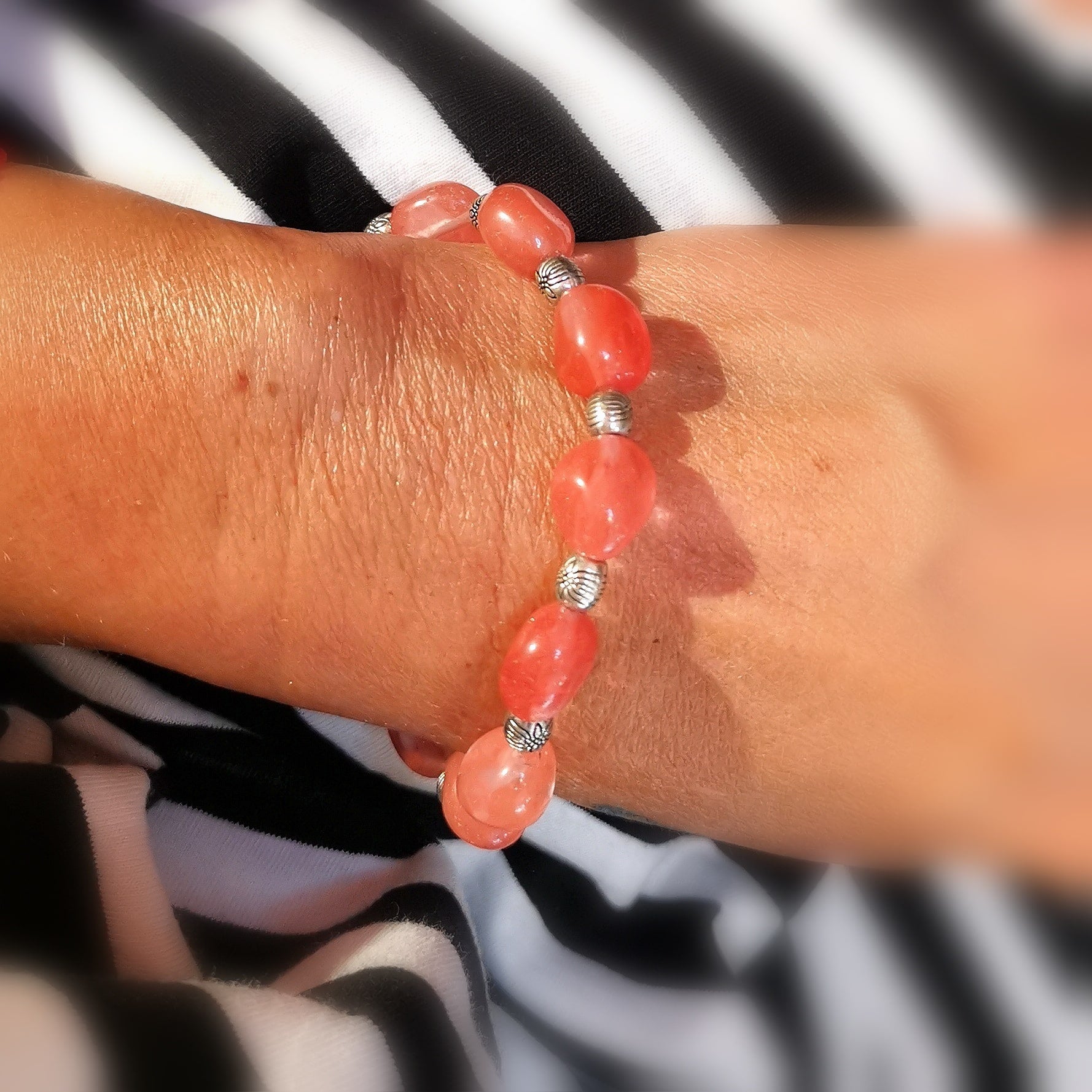 Erdbeerquarz Edelstein Heilstein Chakra Hippie Karma Armband, geweiht, leichte Wege und Schutz