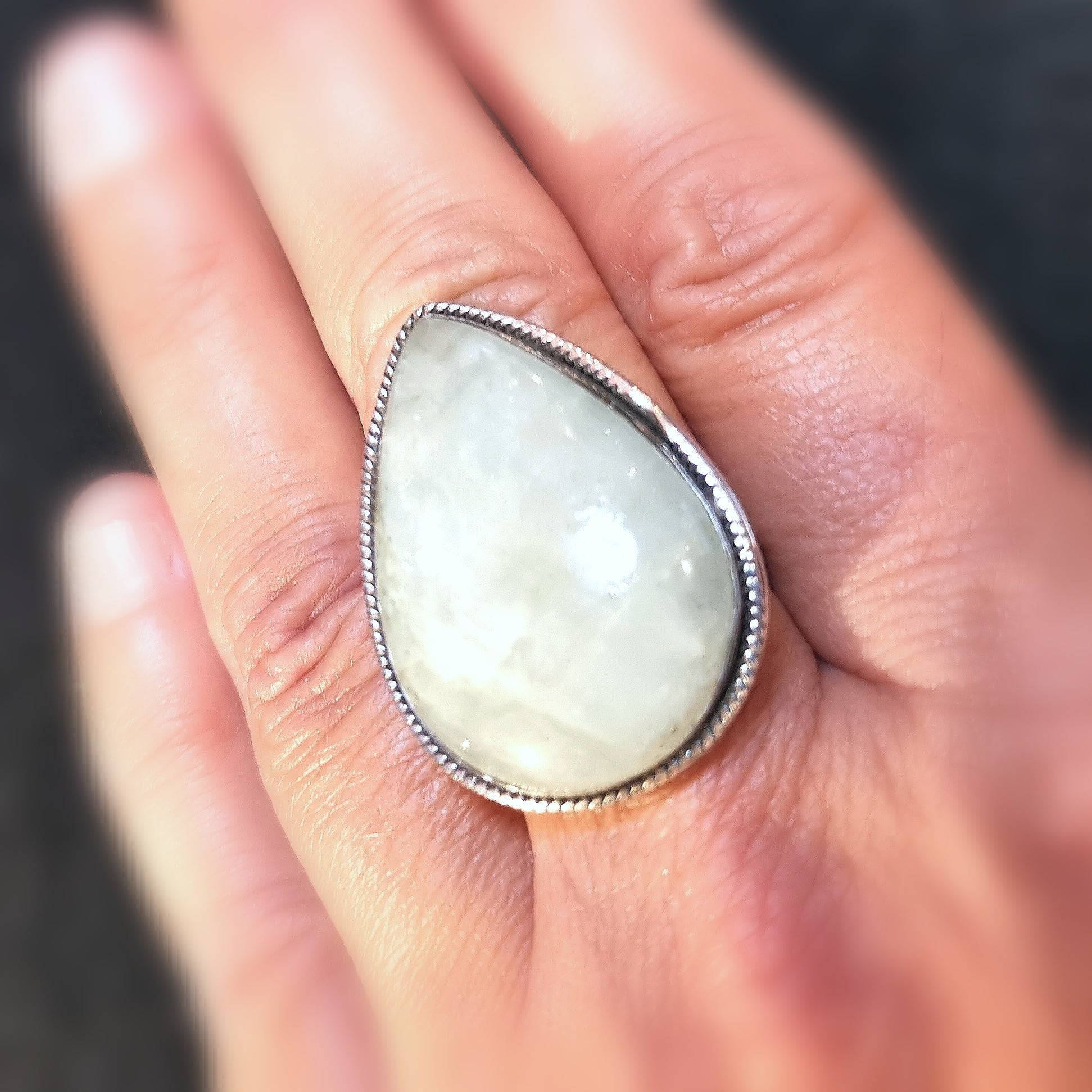 Regenbogen Mondstein Edelstein Heilstein Ring Tropfen - Größe 55 - Harmonie und Lebenslust