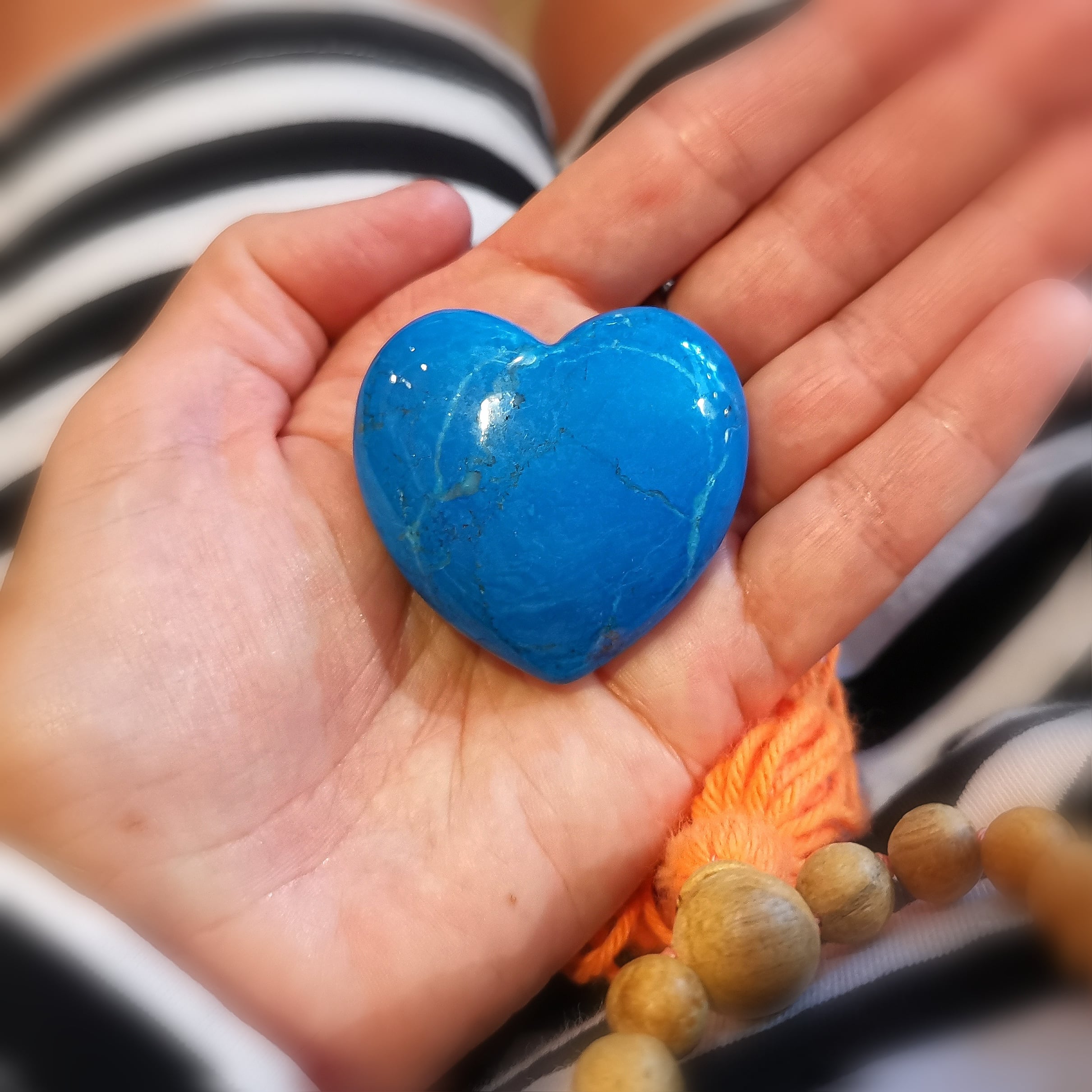 Türkis Magnesit Unikat üppiger Handschmeichler Herz zur Entspannung und Meditation, Chakra Heilstein