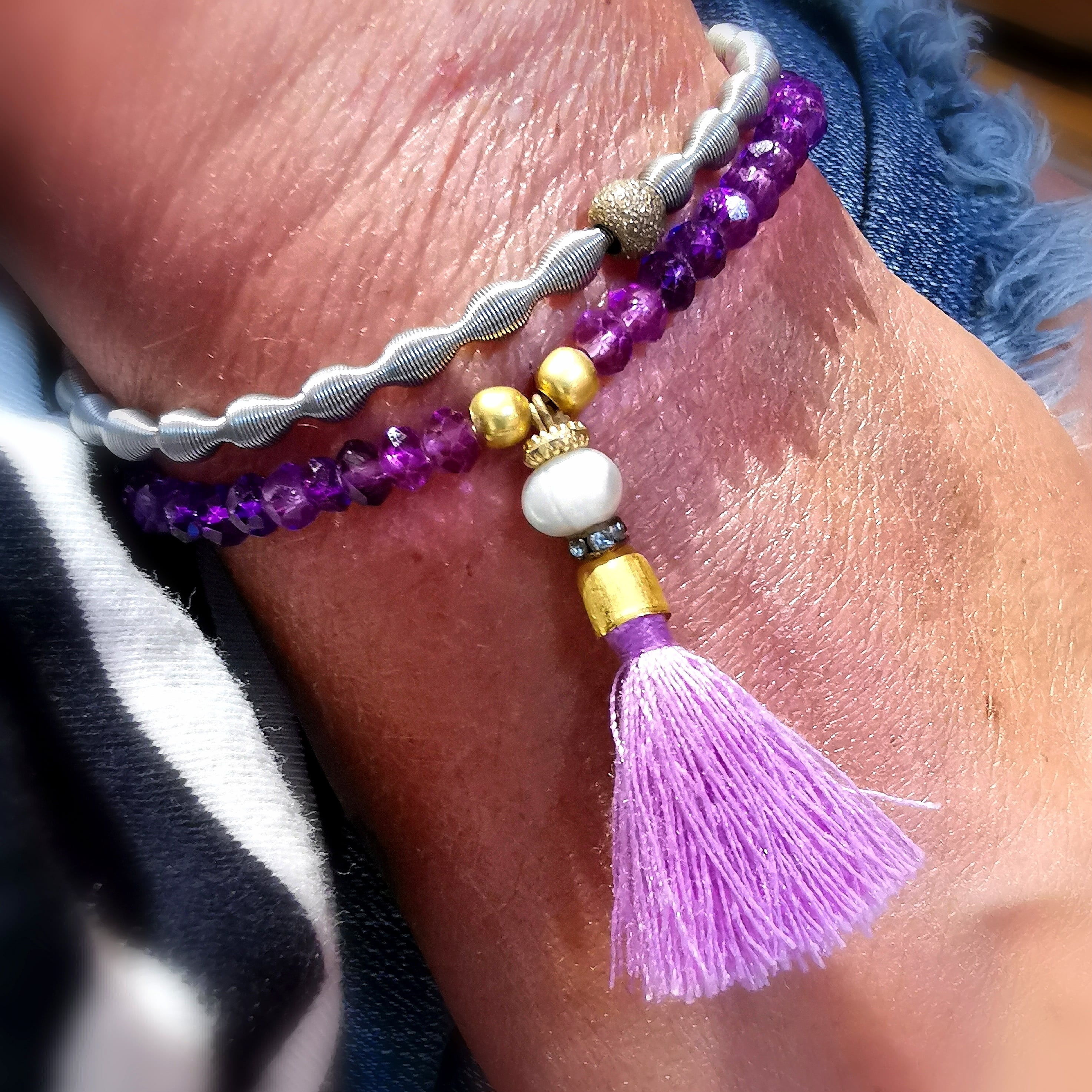 Hippie Karma Schmuck Armband Set Bijou lila mit Kristallen, Troddel Charms, Quasten - Freiheit und Inspiration