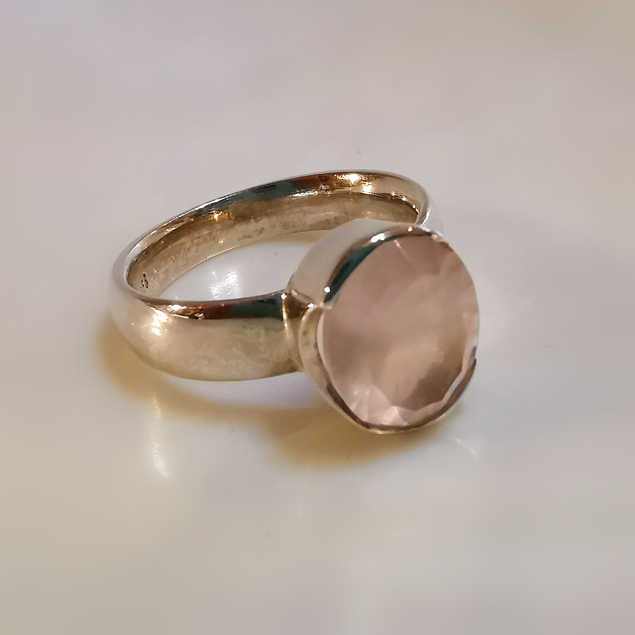 Rosenquarz lichtvoller Schliff, zart Rosa AA Qualität Heilstein Edelstein Sterlingsilber Ring - Größe 52- Herzenssache