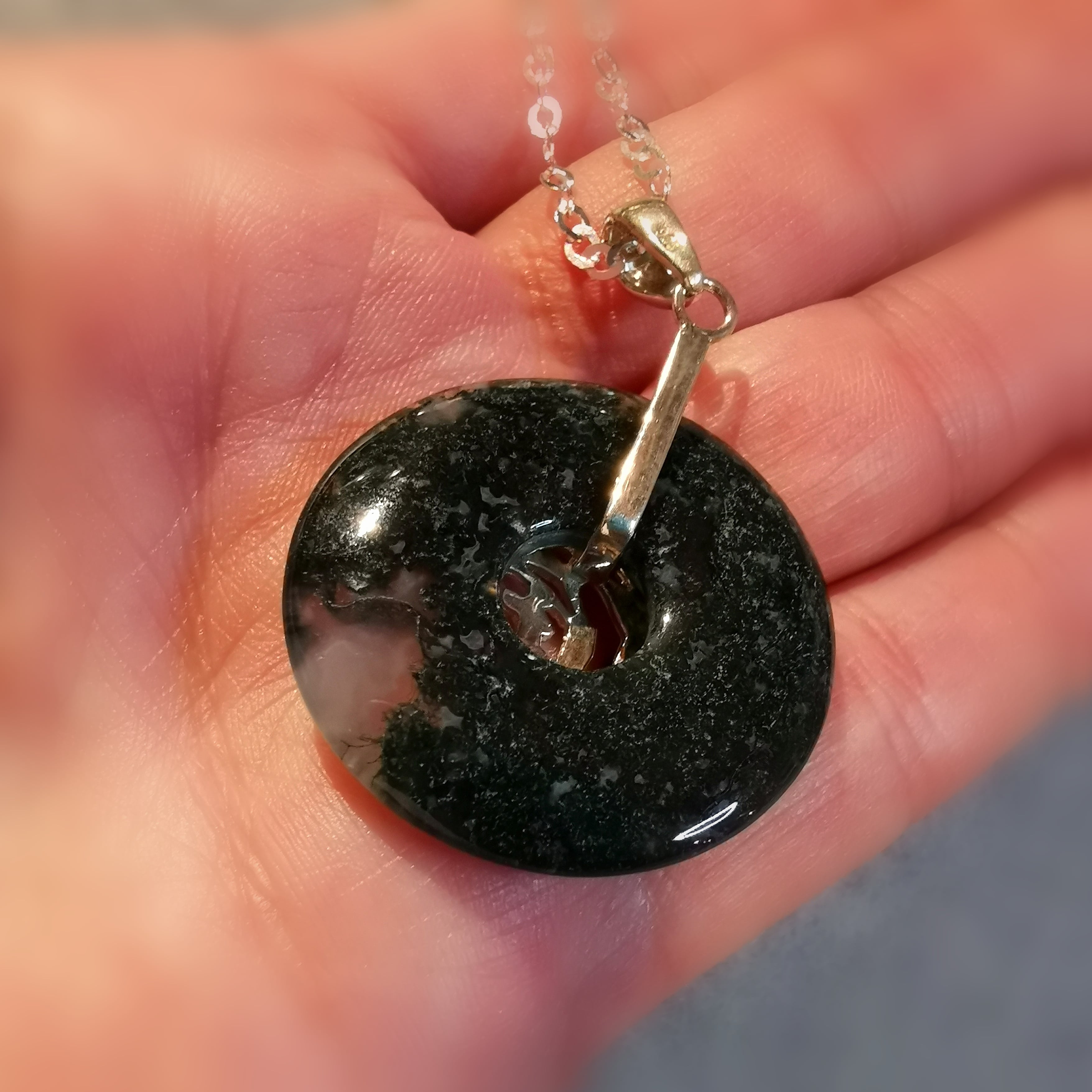 Nephrit Jade Afrika Edelstein Lebenskreis Karma Kette - Symbol für Glück