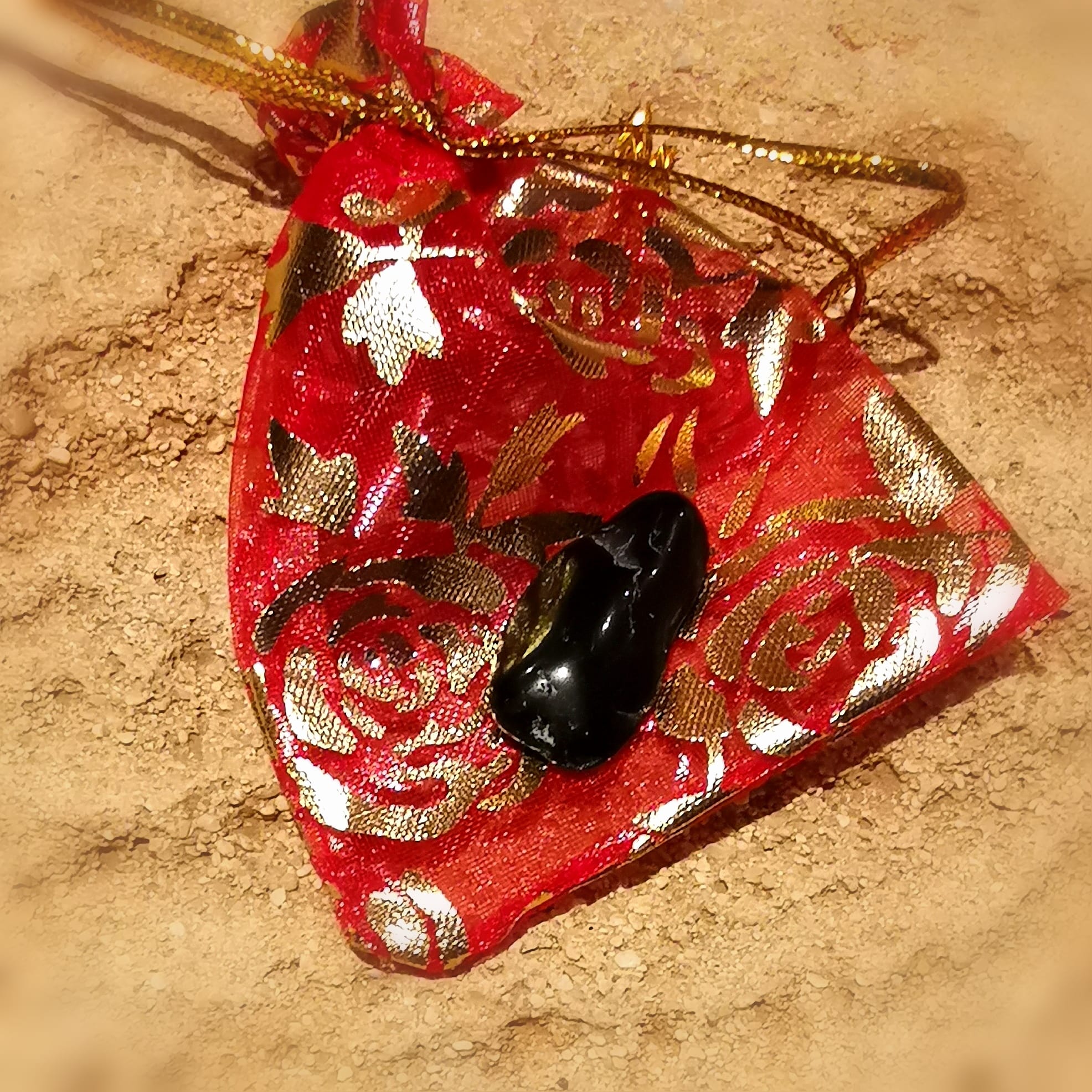 Turmalin Natur Edelstein in A Qualität, im Geschenk Organza Säckchen, Wurzel Chakra Schutz und Kraft