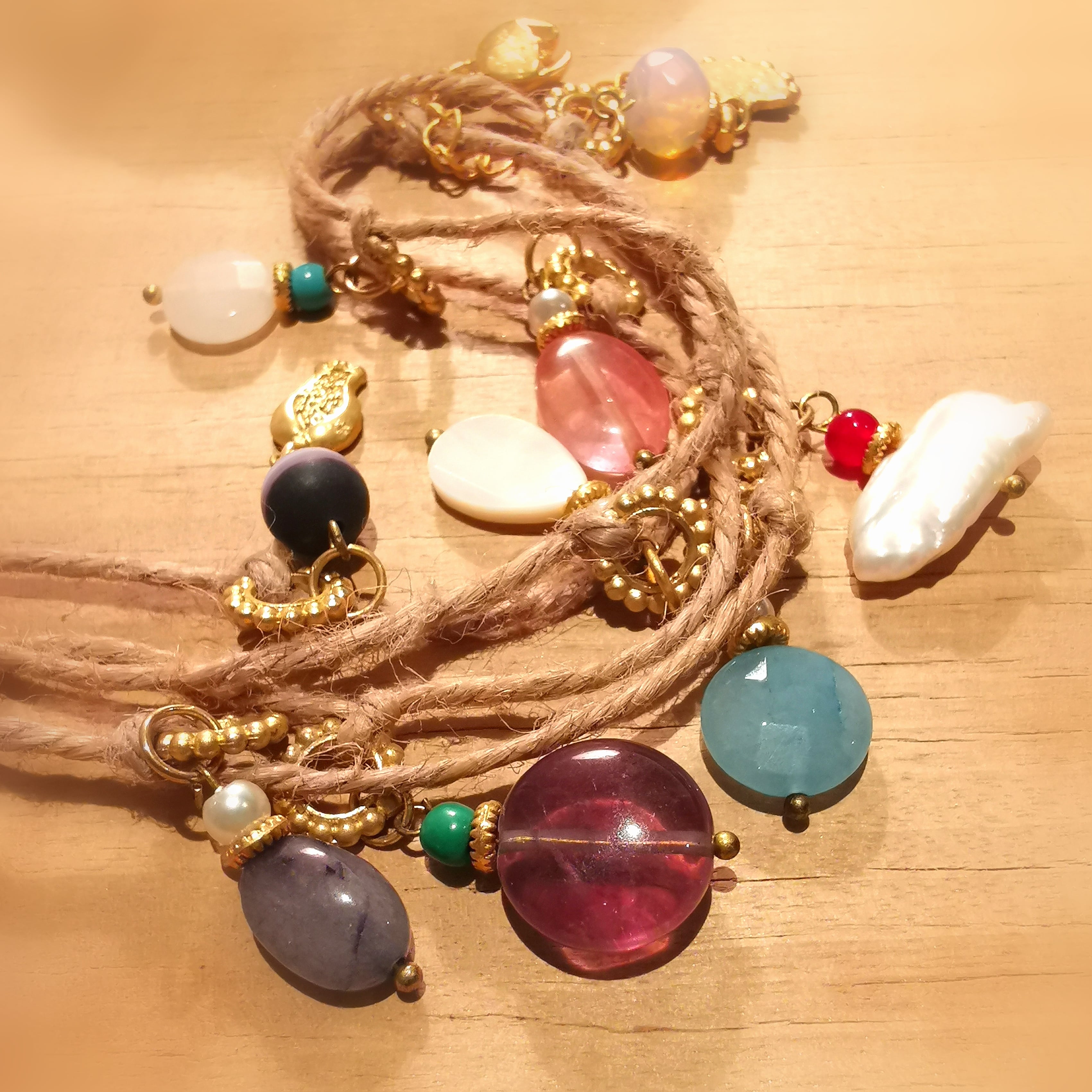 Edelstein Mix Karma Kette, Bijou und Heilsteine, Amethyst, Achat, Opal, Perle, edler Hippie Stil, Sakral Chakra, Glücksgefühle