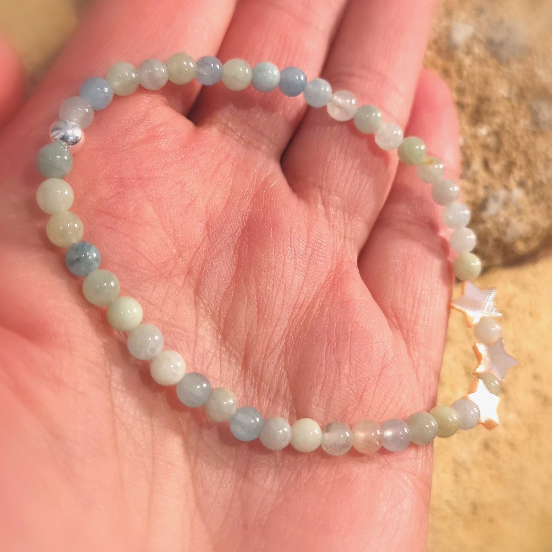 Aquamarin Edelstein Karma Seesterne Krafttier Armband, blauer Beryll Heilstein mit Perlmutt, mit Vertrauen