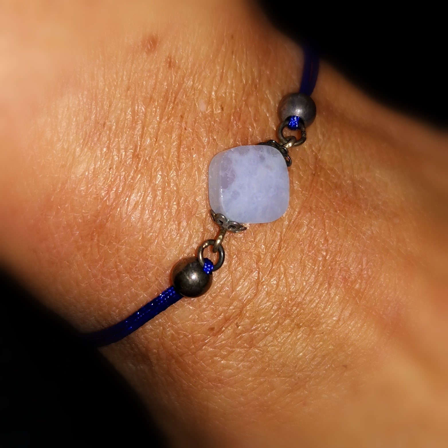 kleine Kostbarkeit Chalcedon Armbändchen Karma Armband Chakra - ich bin es wert, gehört zu werden