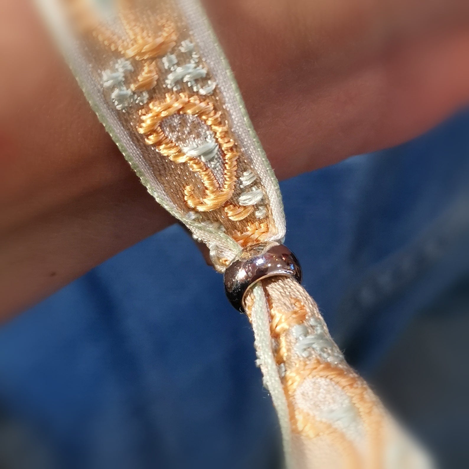 Brokat, Kristall, Aprikot Silbergrau: edles Hippie Karma Armband love peace and happiness, geweiht, Karma Schmuck, Lebenslust