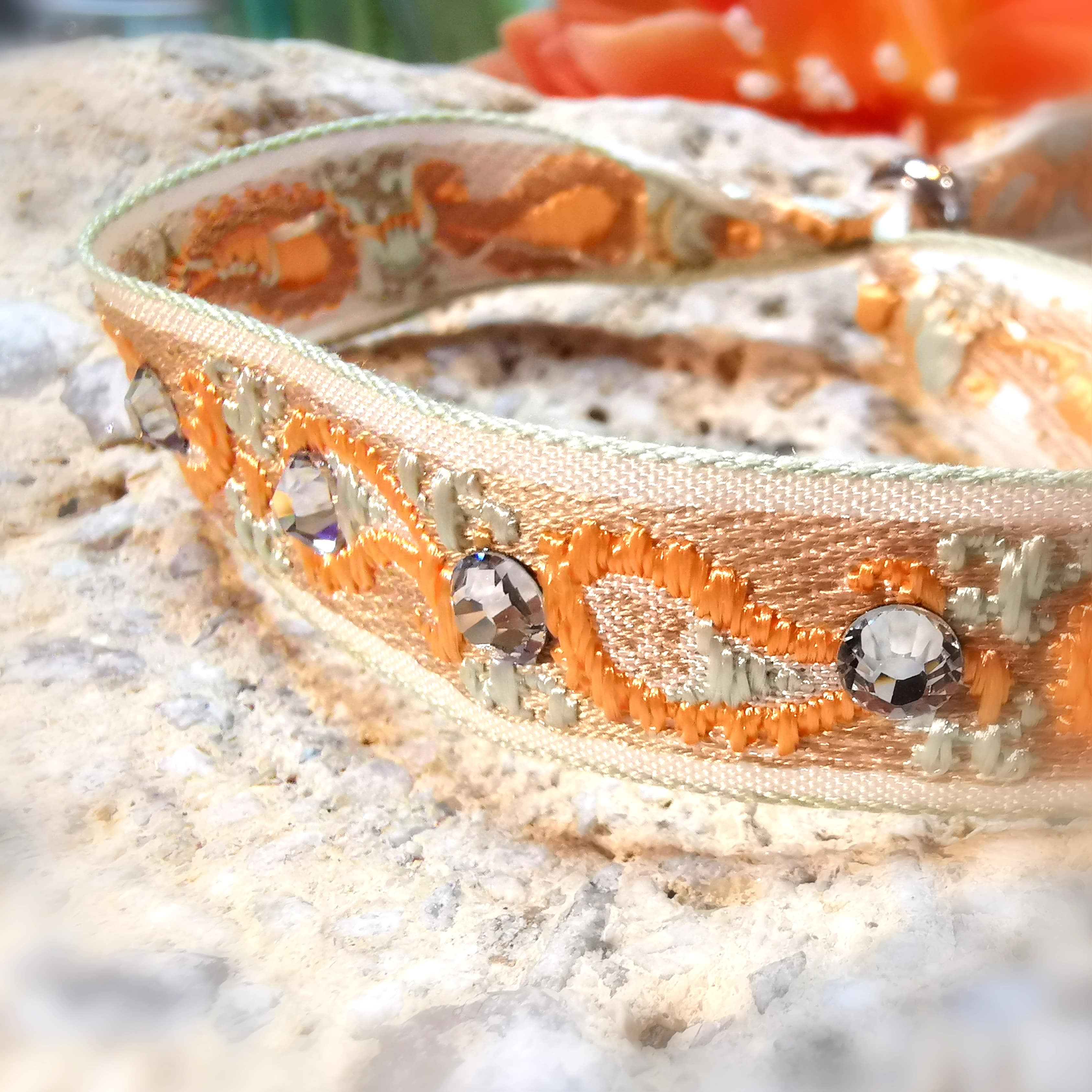 Brokat, Kristall, Aprikot Silbergrau: edles Hippie Karma Armband love peace and happiness, geweiht, Karma Schmuck, Lebenslust
