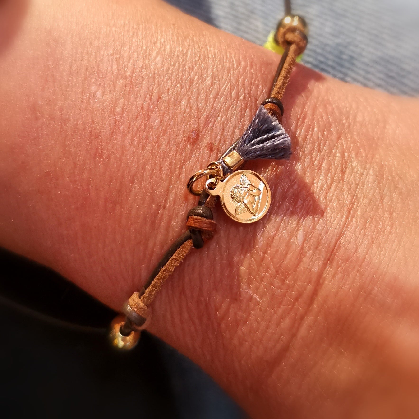 Schutzengel Talisman Leder Armband, Amulett vergoldet, verstellbar, geweiht mit Licht und Liebe