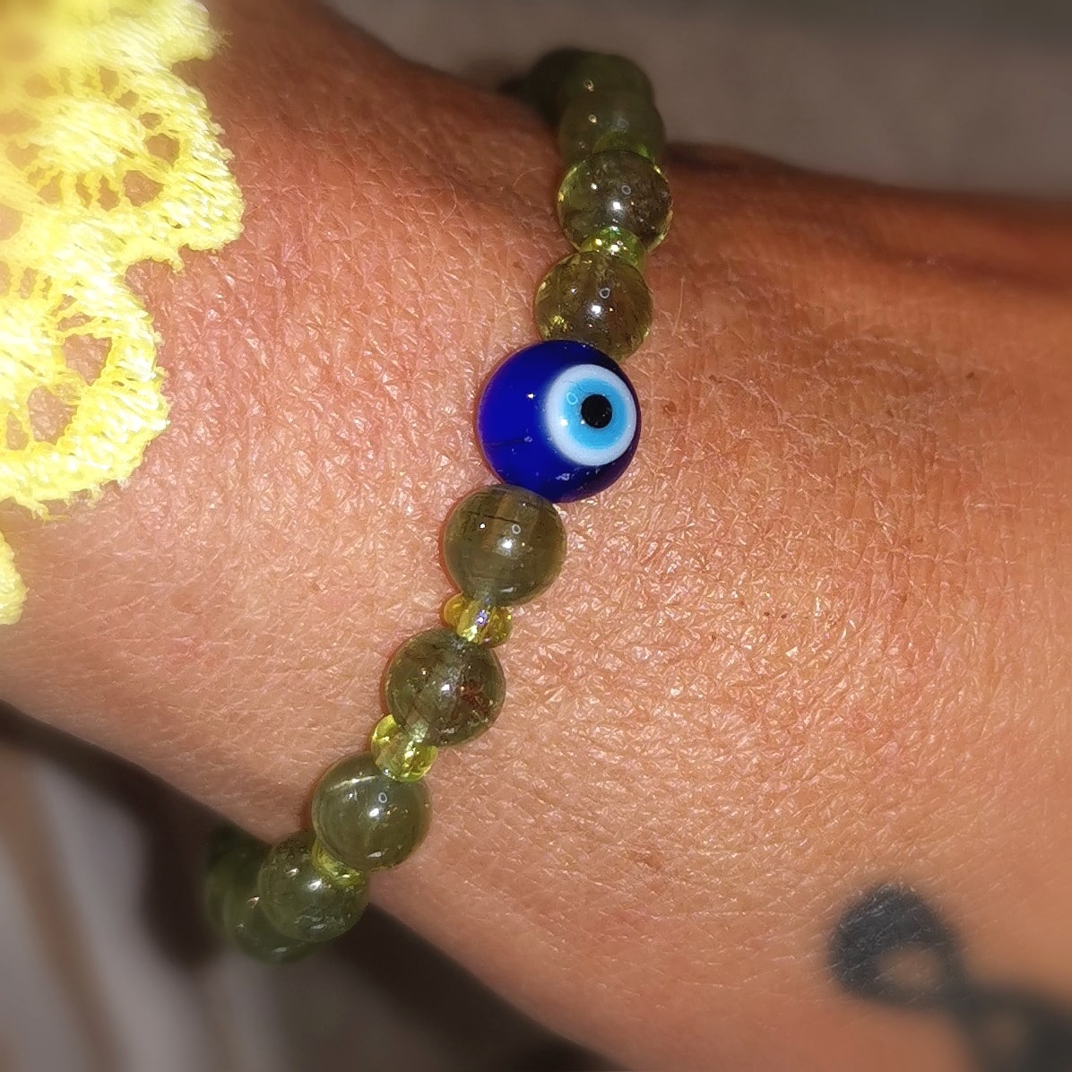 geweihtes Olivin Peridot türkisches Auge, Auge von Nazar Edelstein Heilstein Karma Armband, edle Hippie Mode, Schutz und Lebensfreude