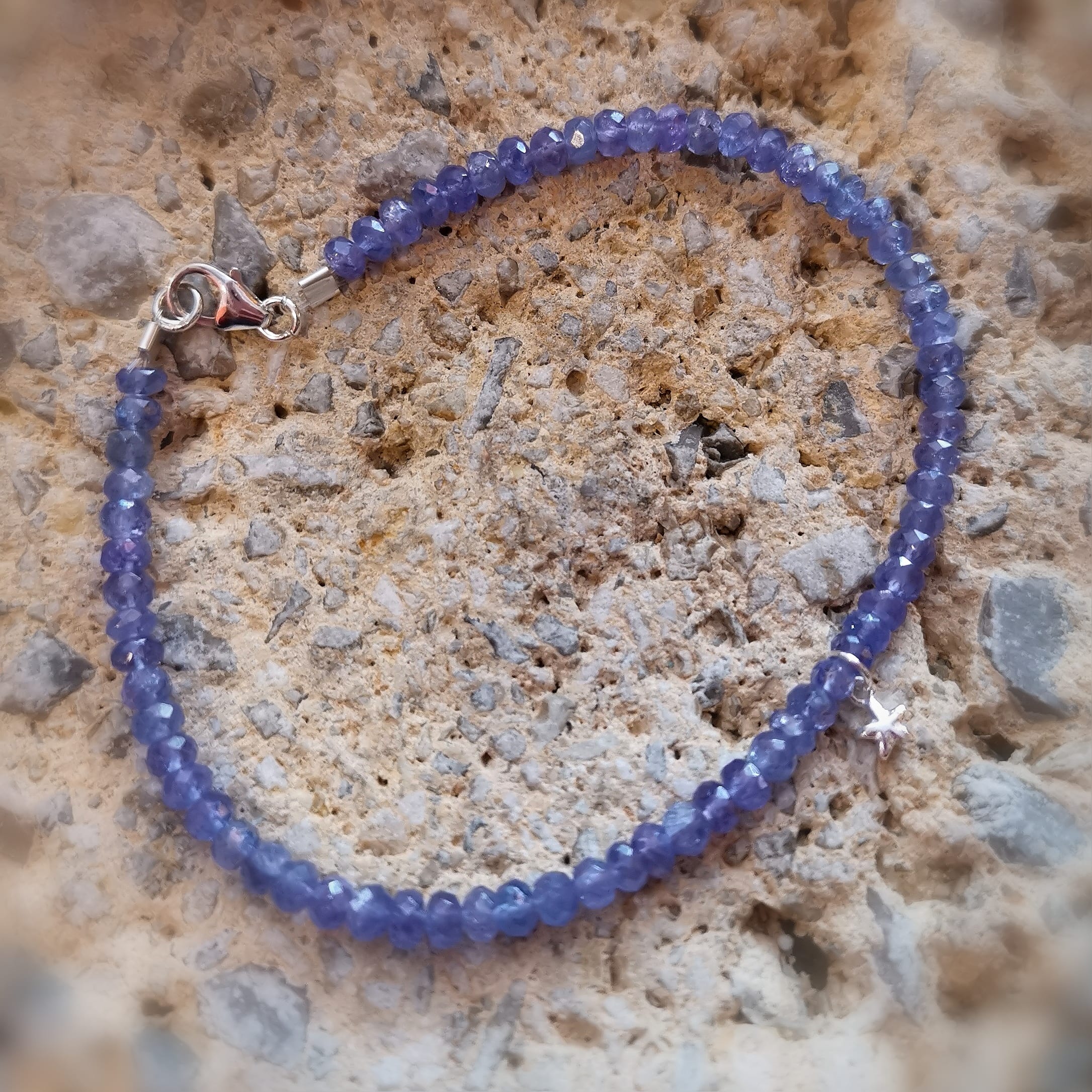 Tansanit extra AA Edelstein: Karma Seestern Krafttier Heilstein Armband L 18,2 cm, filigran, geweiht mit Licht und Liebe